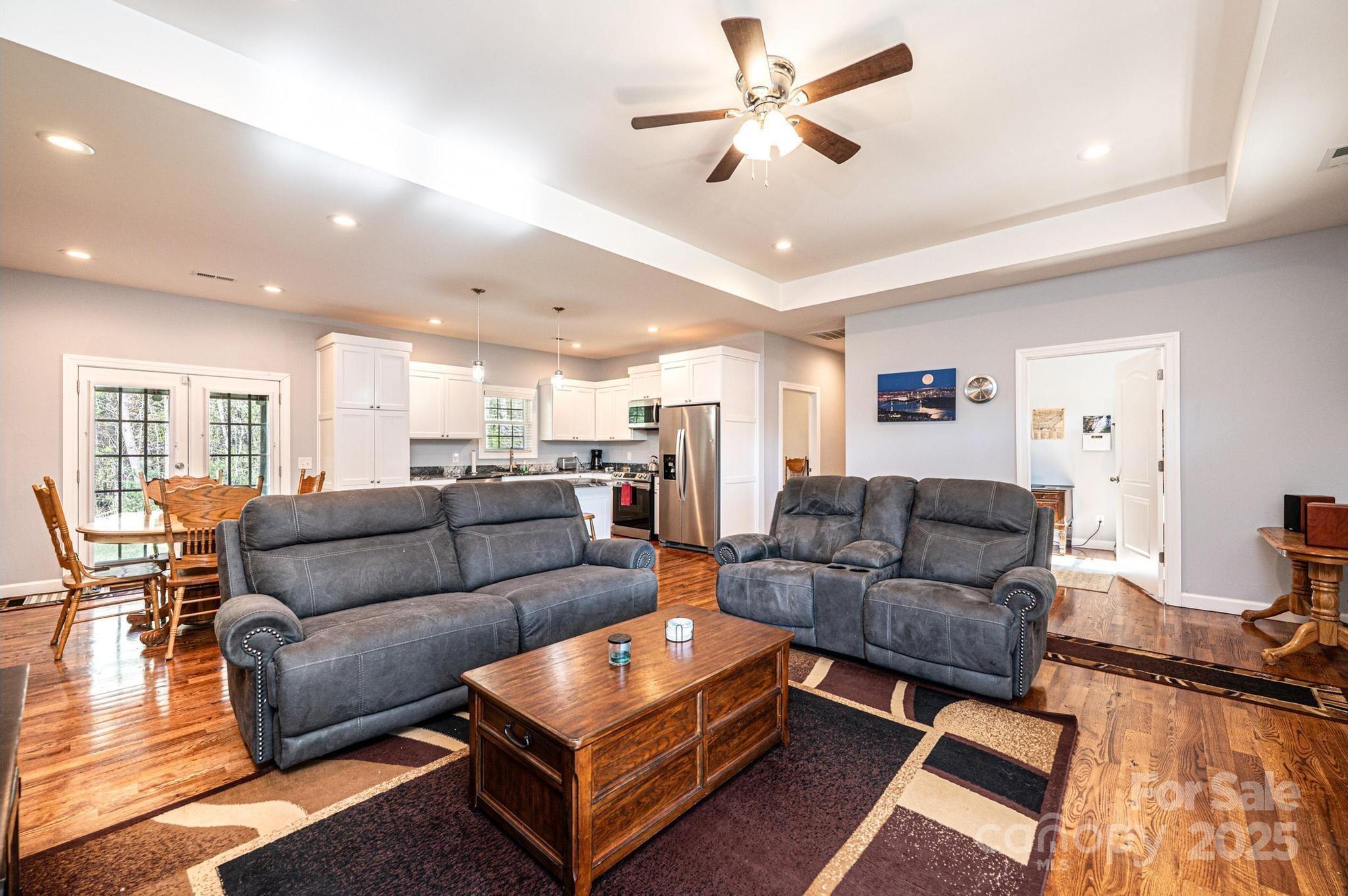 1092 Mast Hook Way