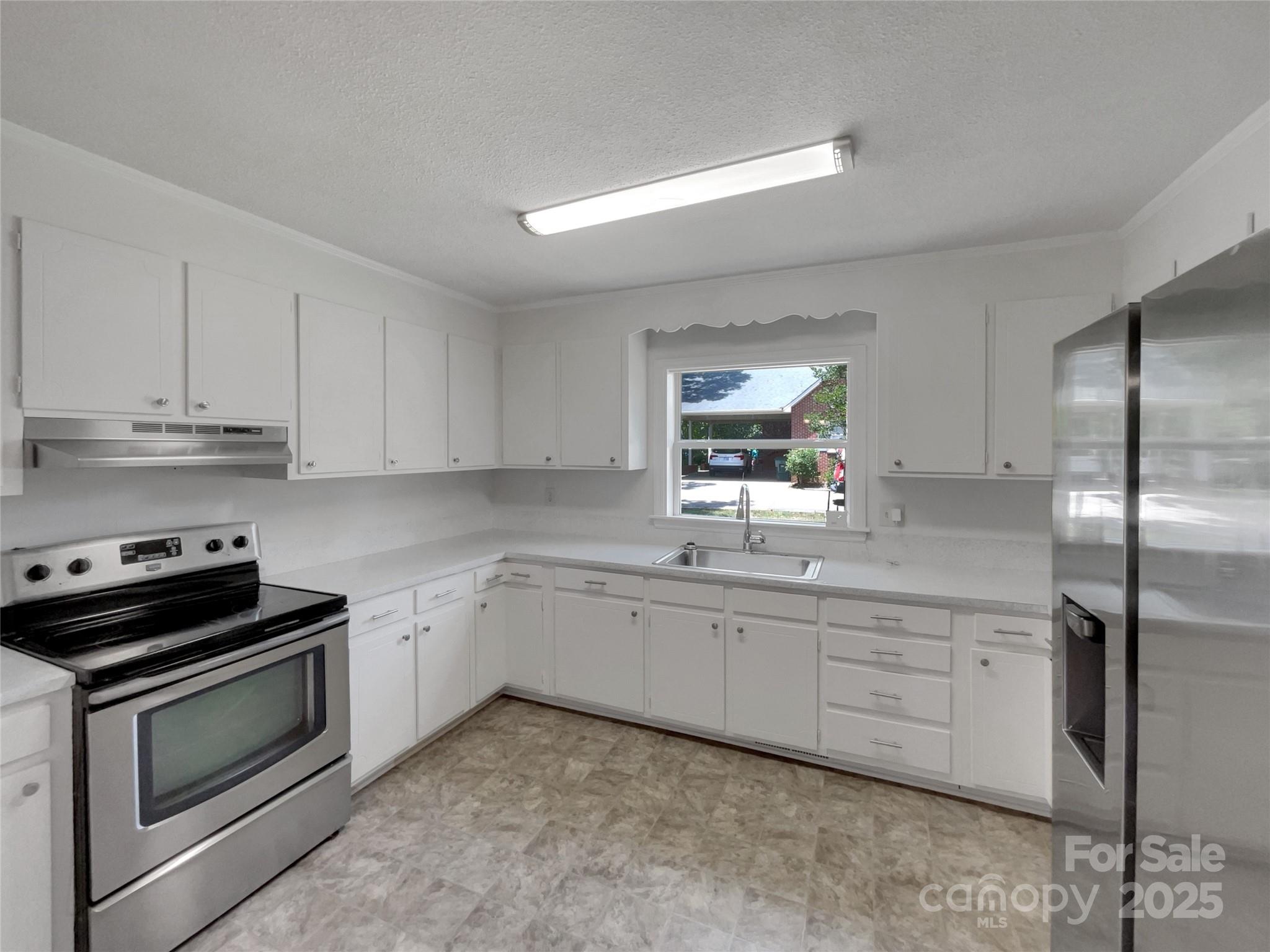 905 Lynhaven Drive