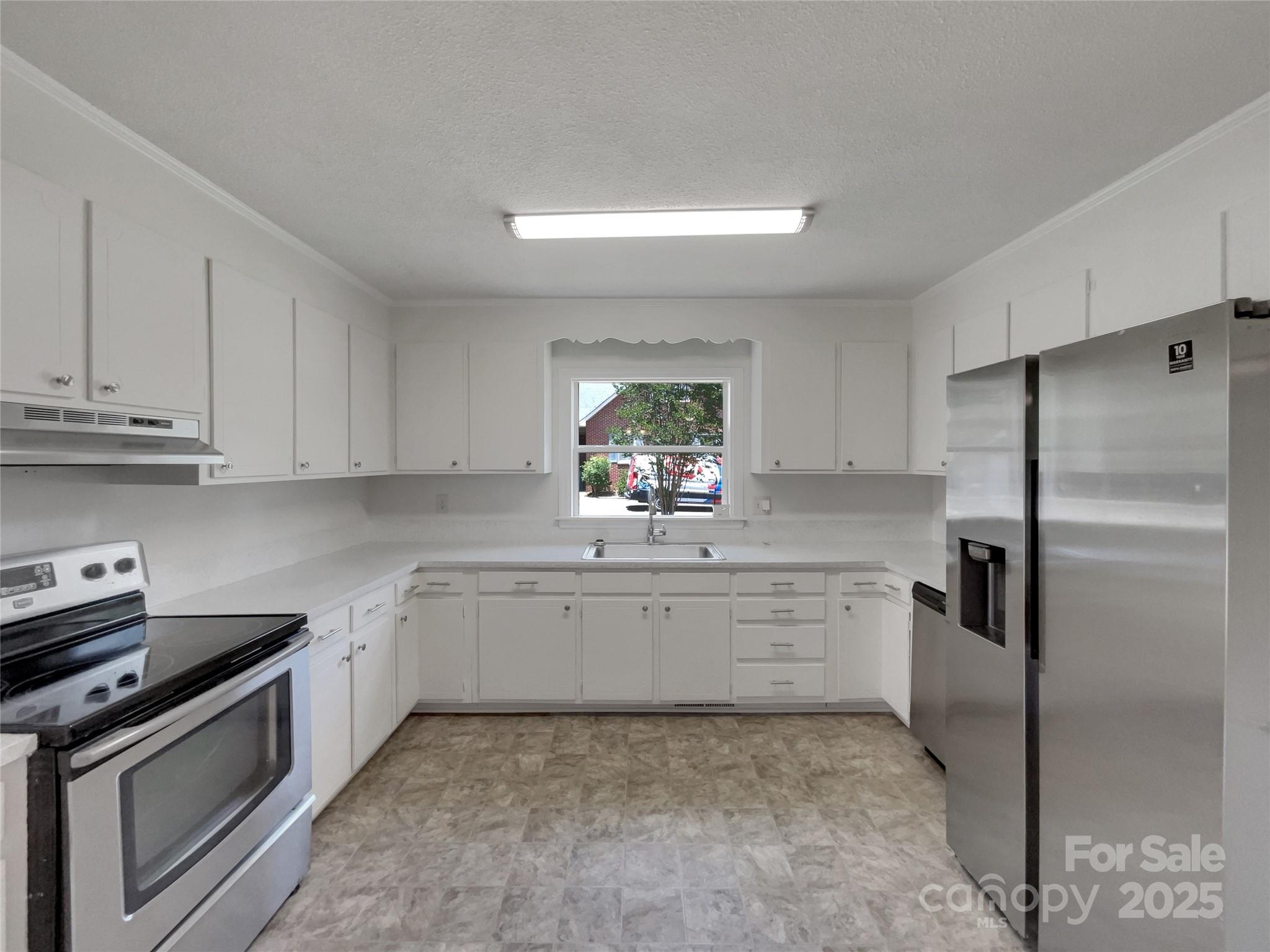 905 Lynhaven Drive