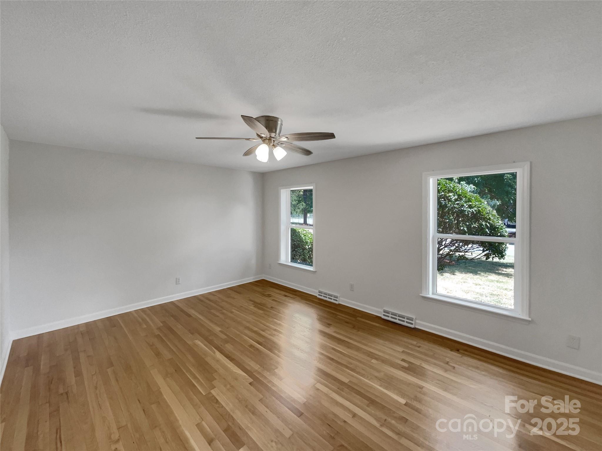 905 Lynhaven Drive