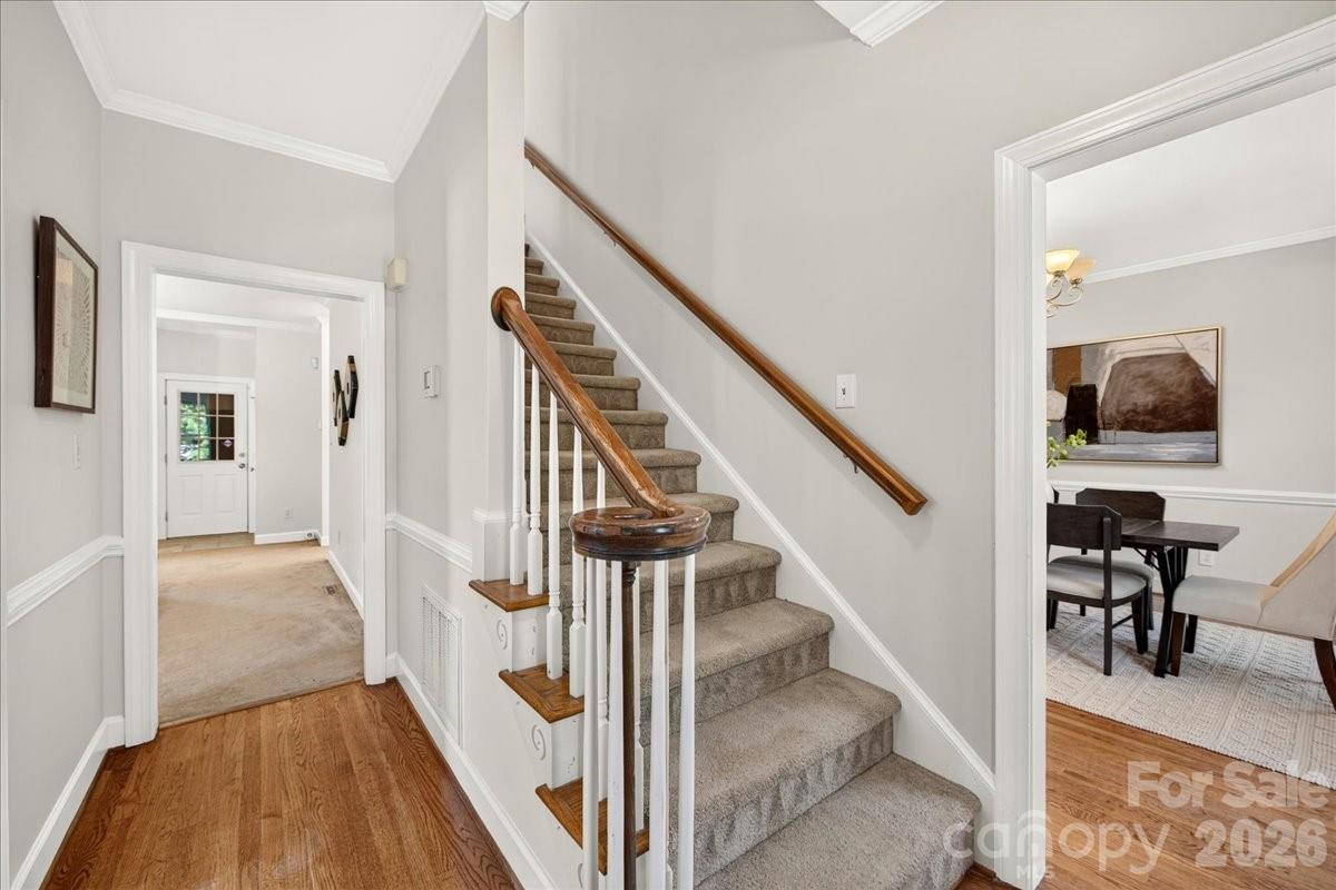 6912 Foxglove Drive