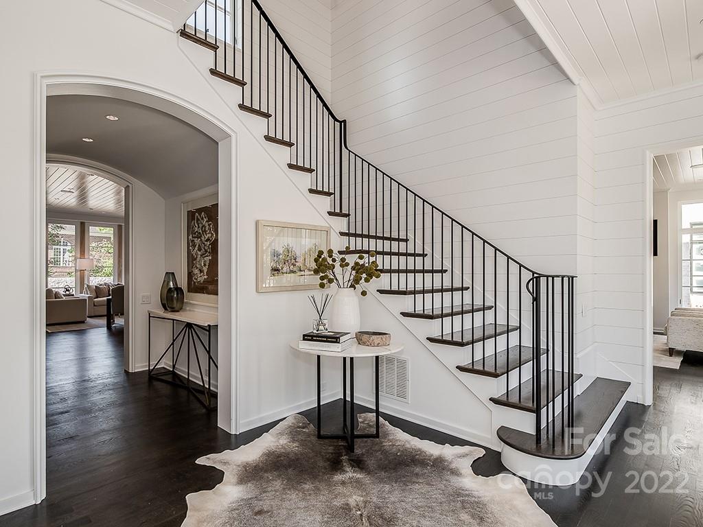 Kenwood Sharon Lane - Residential