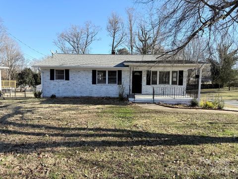 812 N Main Street Lowell NC 28098