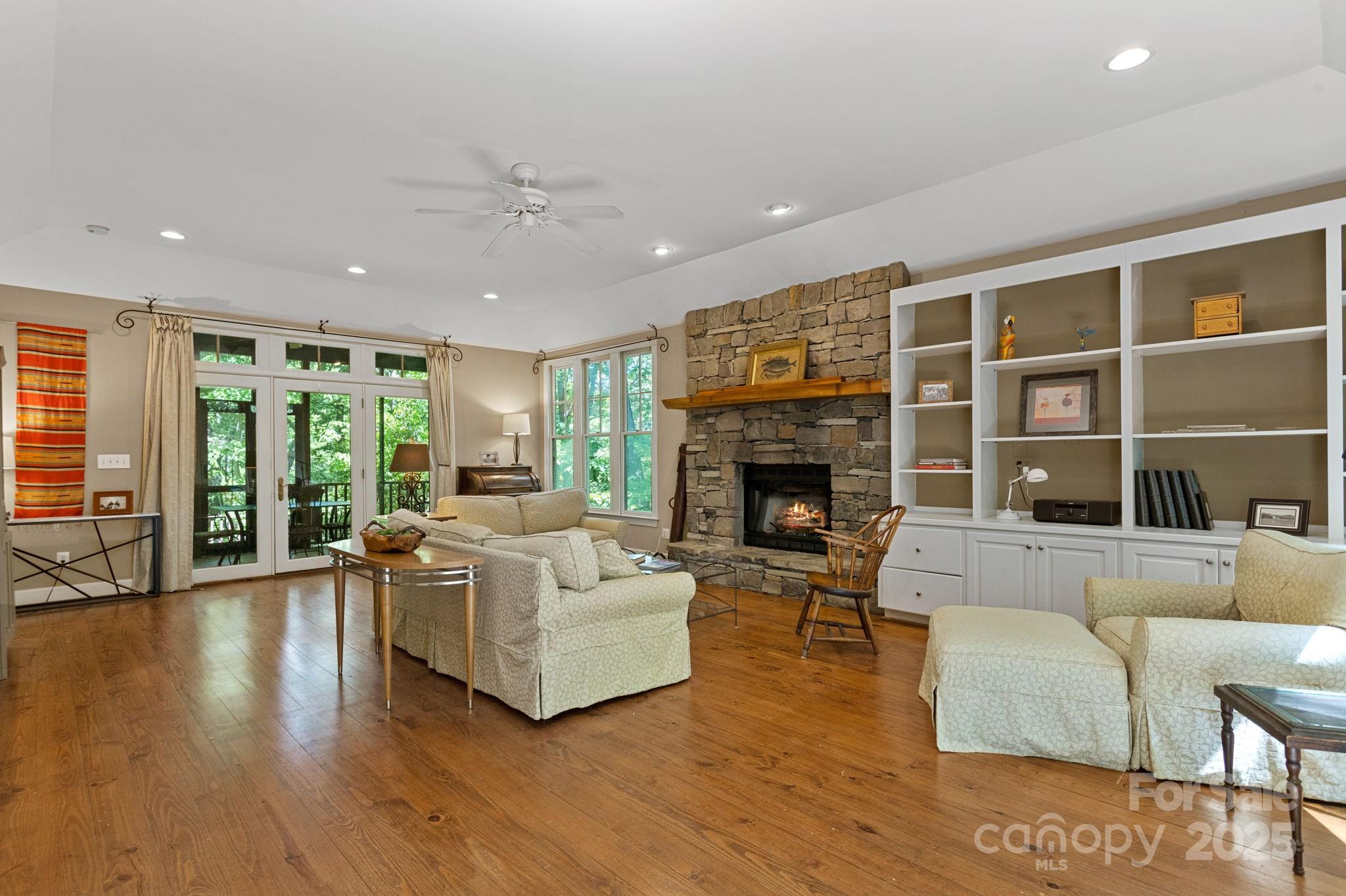 2825 Hunting Country Road