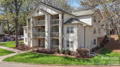 Photo of 1032 Churchill Downs Court #J, Charlotte, NC 28211 (MLS # 4358001)