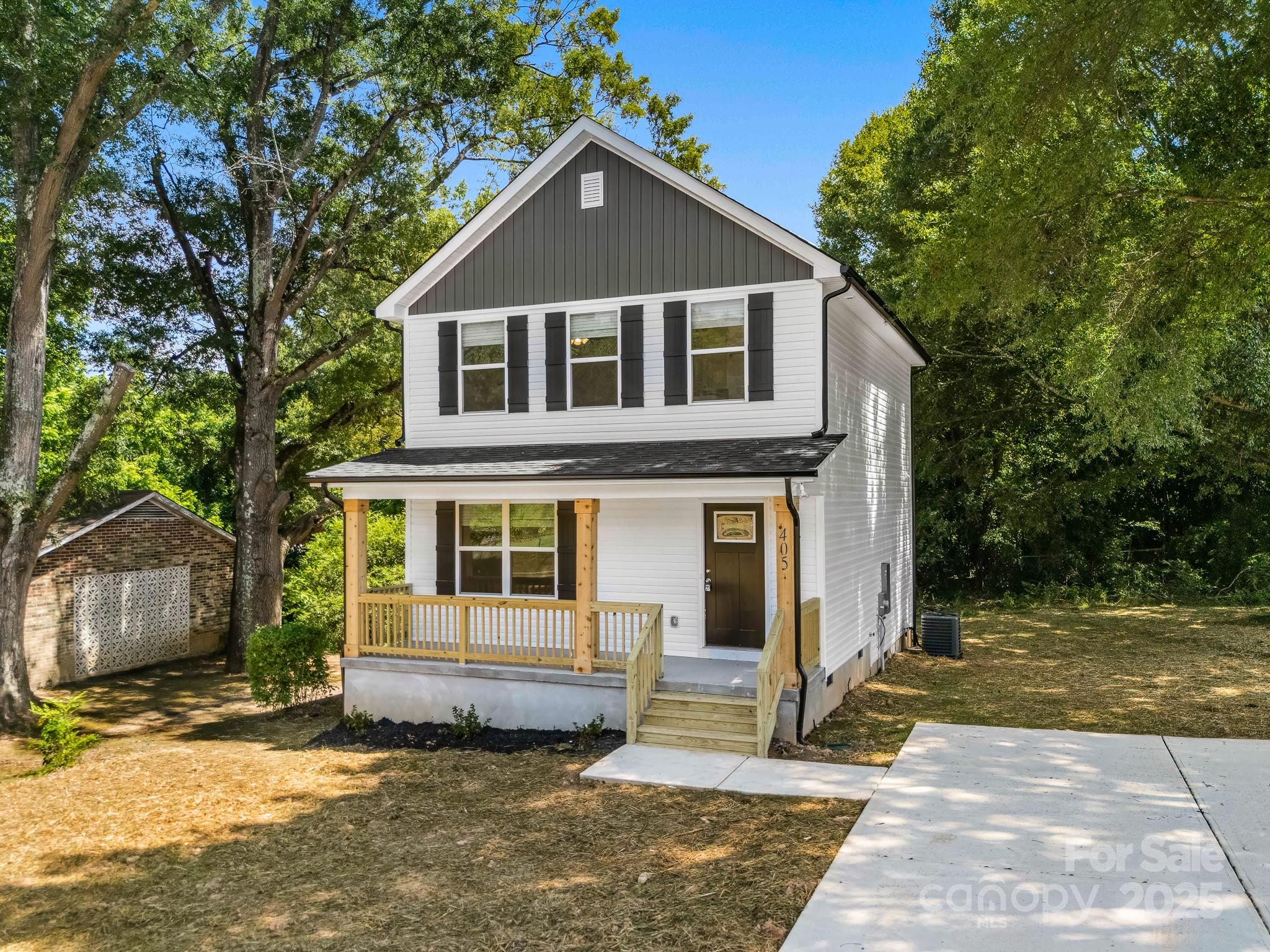 405 E Holly Street