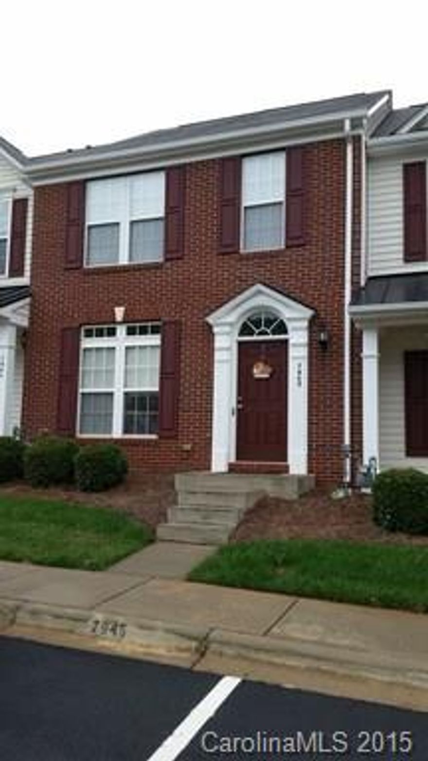 6 month lease preferred. 2 bedroom, 2.5 bath townhome in desirable Smithstone. Galley style kitchen with an eat in breakfast area. Sunroom located off of the living room adds extra space for entertaining and additional sunlight. Private patio in the rear. Master bedroom with walk in closet.