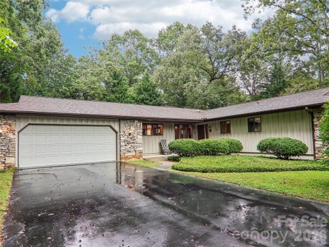 Photo of 126 Brandon Road, Hendersonville, NC 28739 (MLS # 4428341)