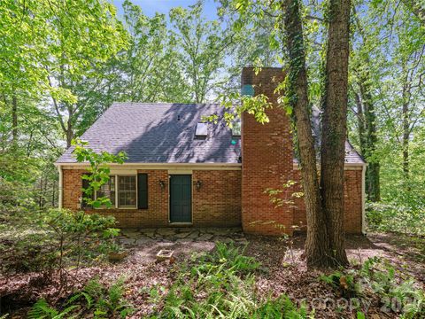 Photo of 639 Hunter Street, Burnsville, NC 28714 (MLS # 4379449)