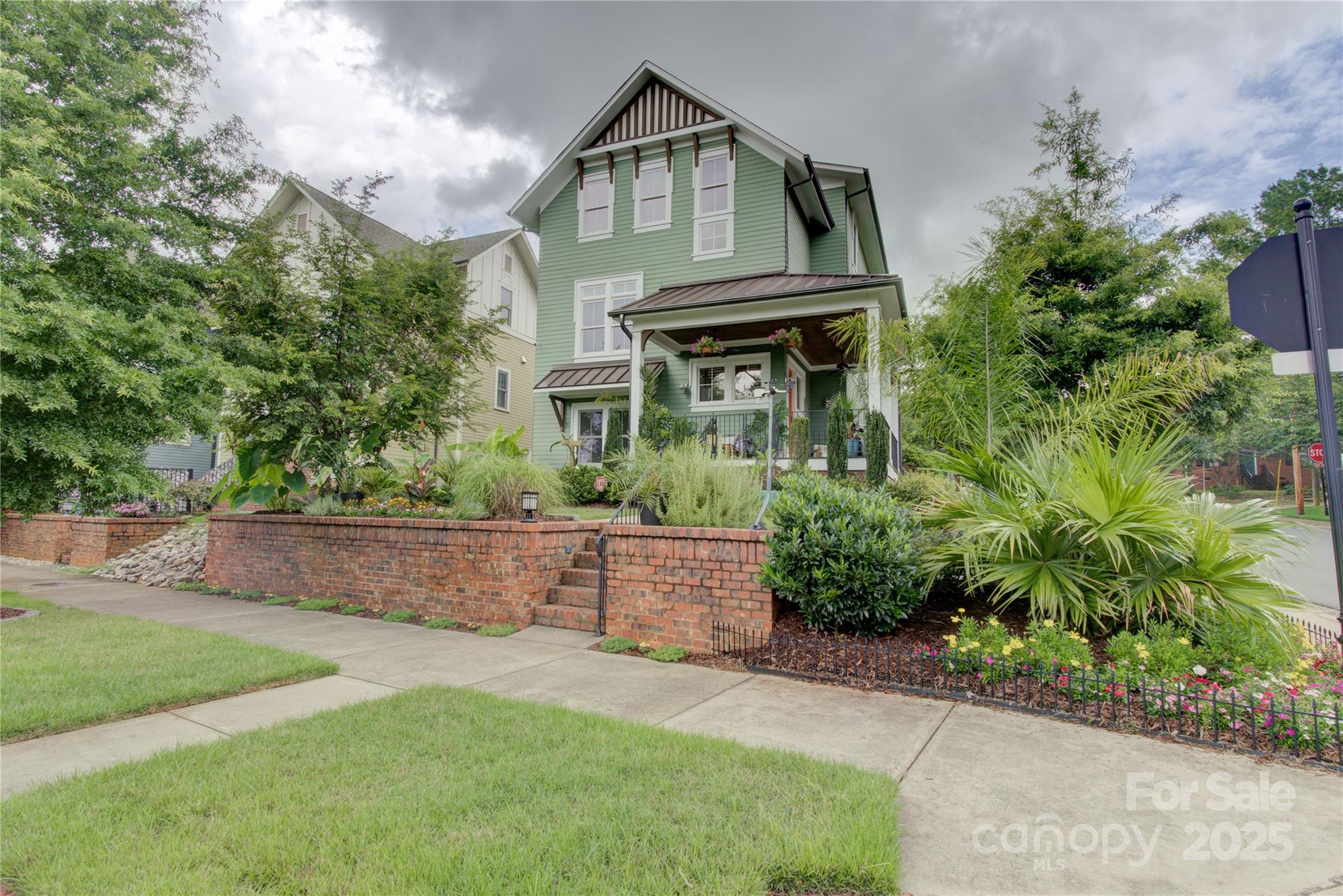 1427 Main Street