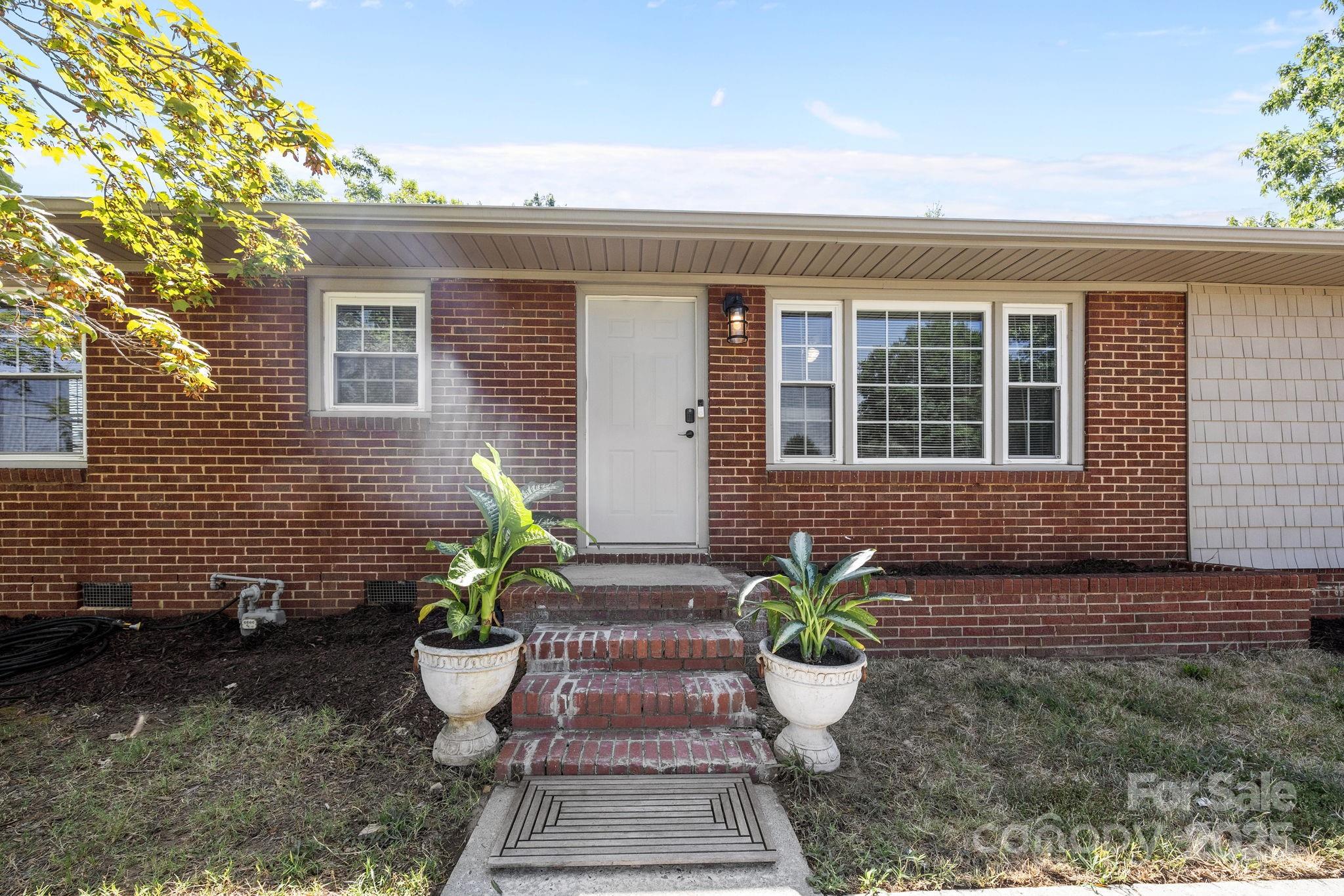 201 Lowry Street