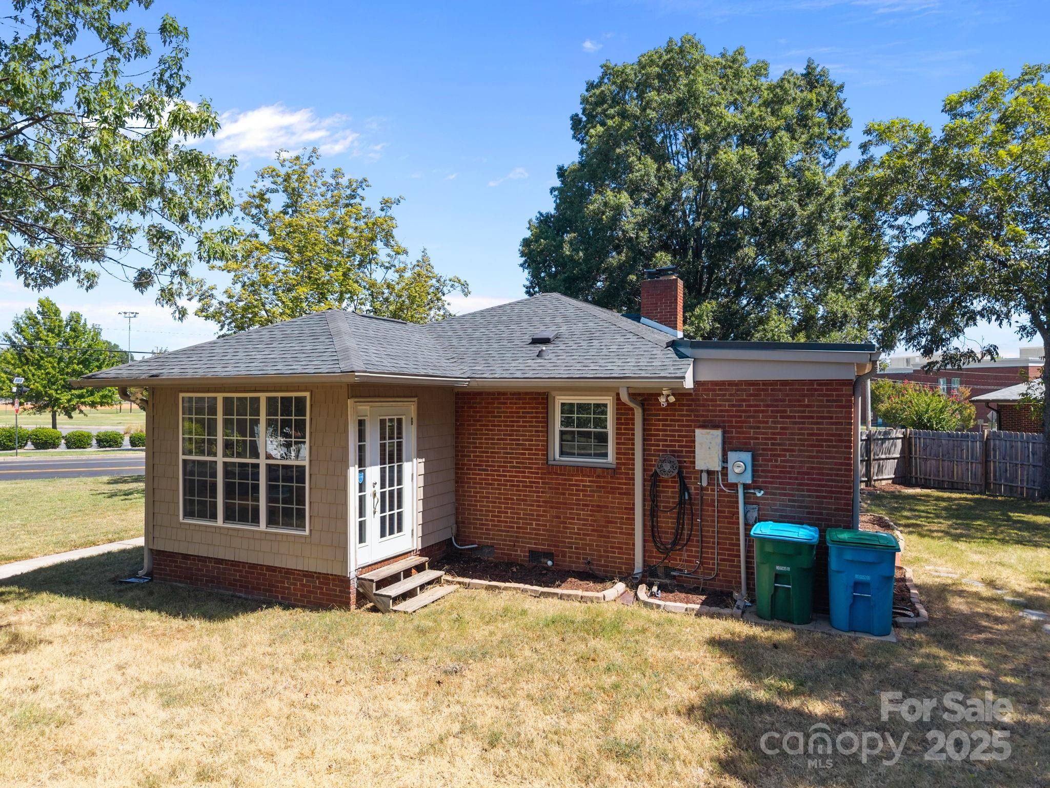 201 Lowry Street