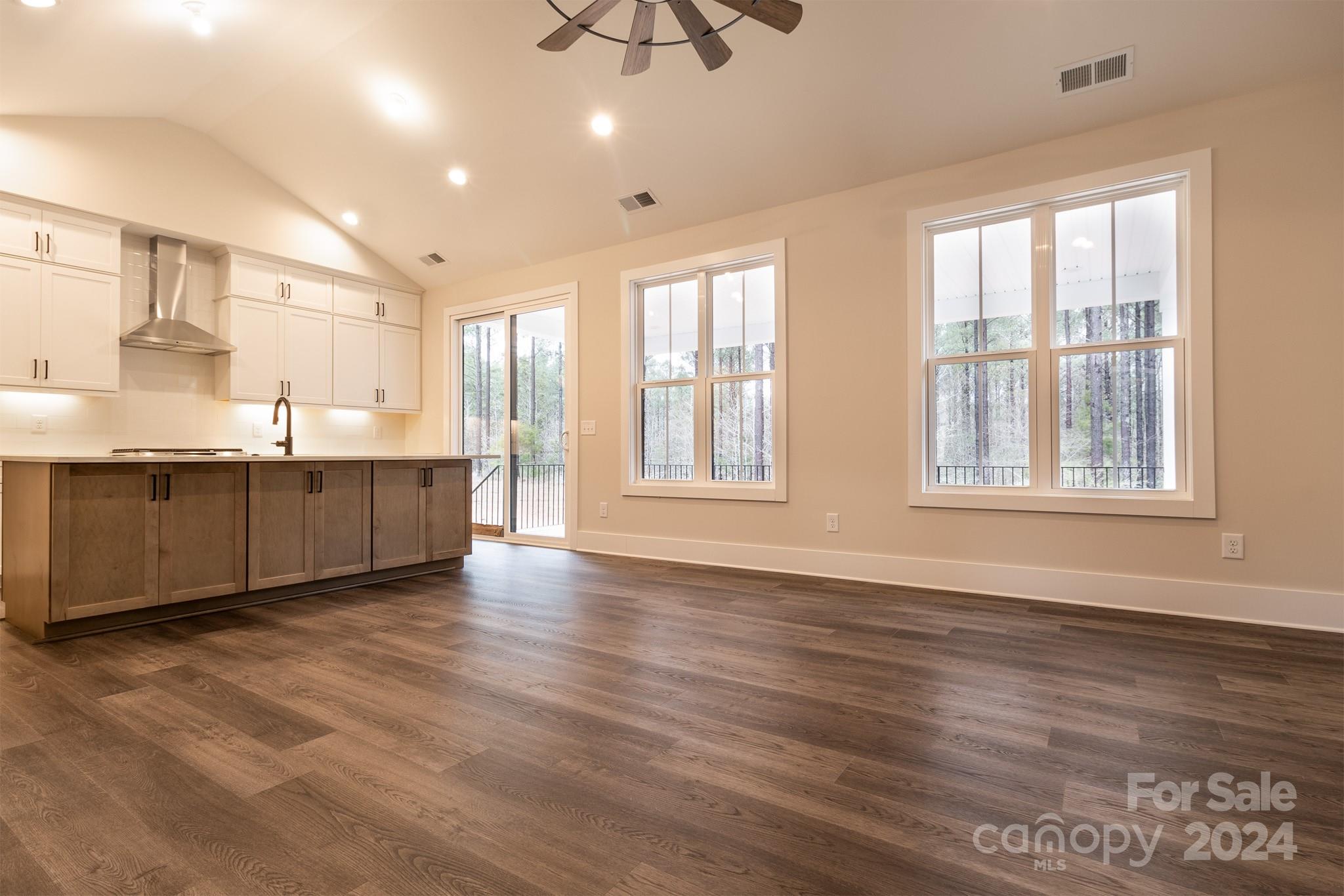 Royal Pines - Residential