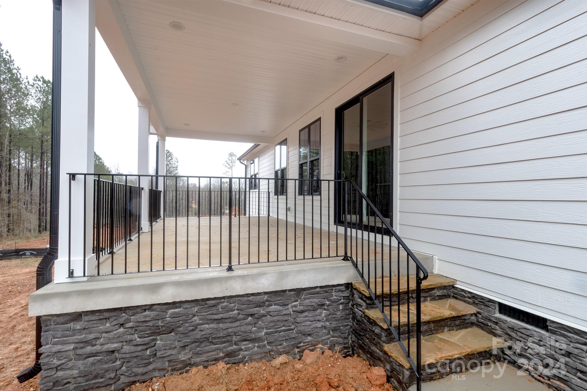 Royal Pines - Residential