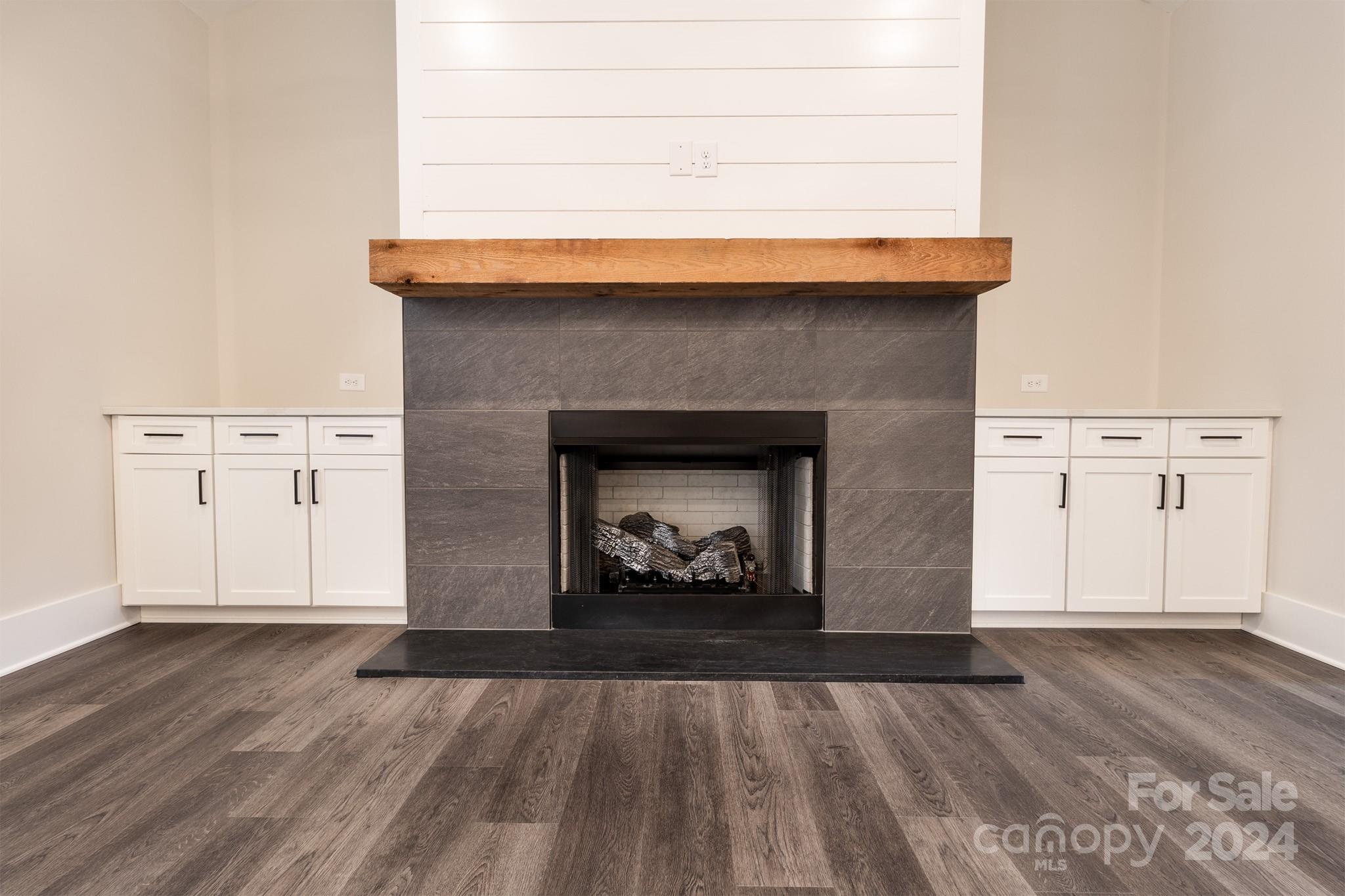 Royal Pines - Residential