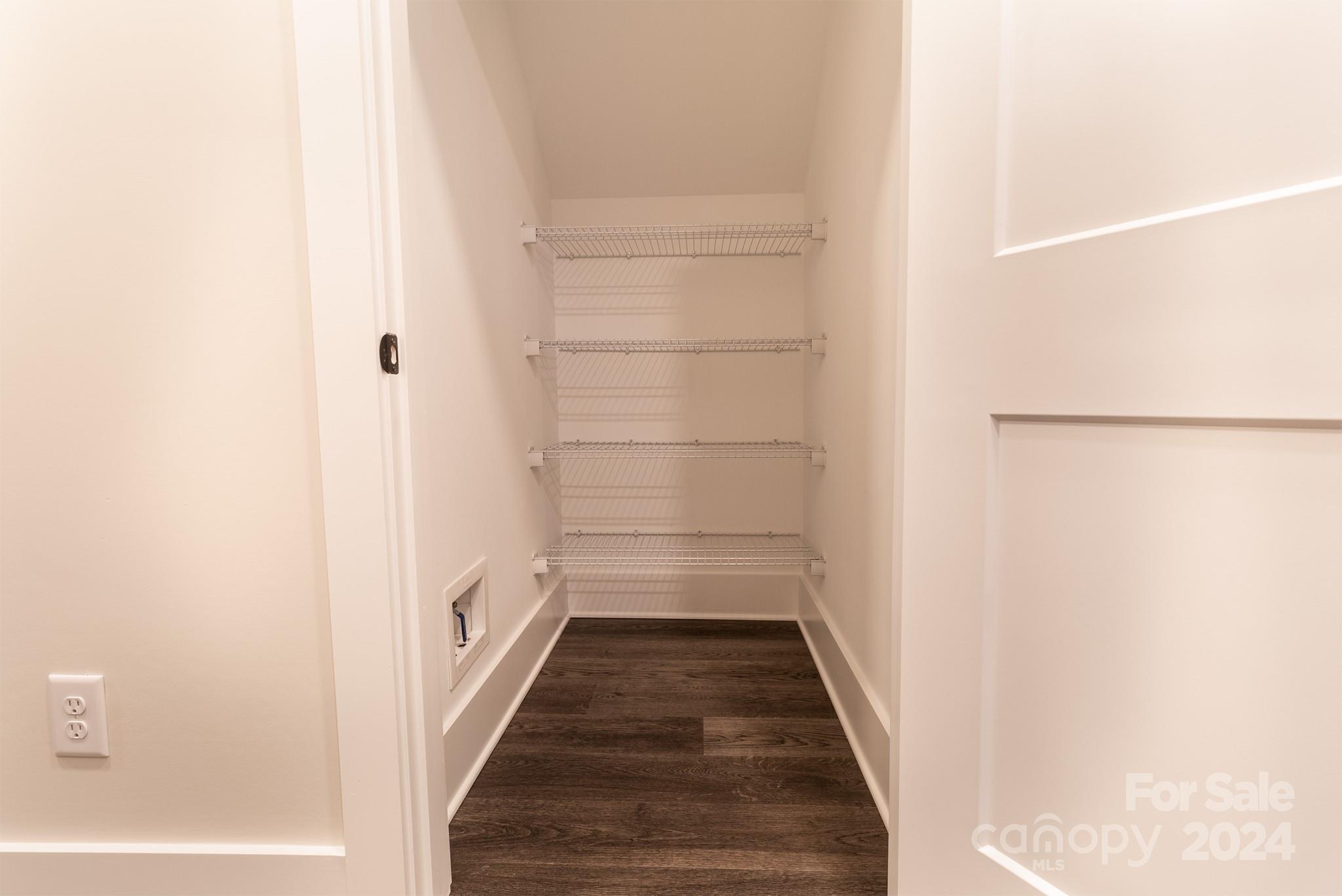 Royal Pines - Residential