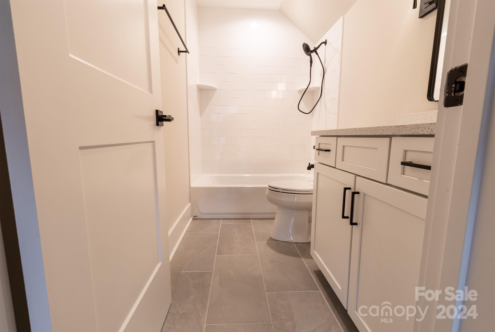 Royal Pines - Residential