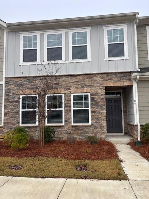 306 Planters Trace Lane