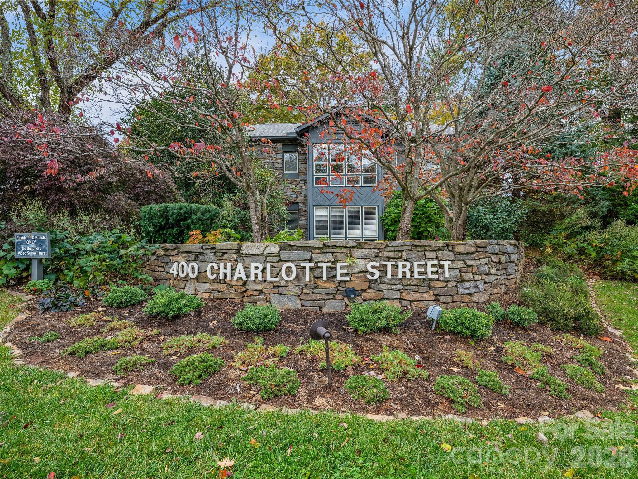 400 Charlotte Street 801