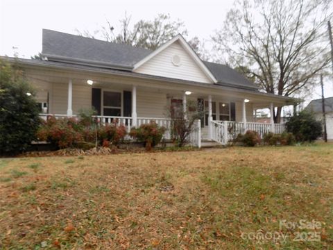 Photo of 812 E Catawba Street, Belmont, NC 28012 (MLS # 4327765)