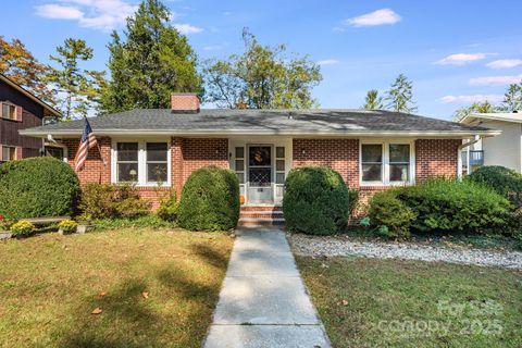 Photo of 371 Kinross Drive, Flat Rock, NC 28731 (MLS # 4301582)