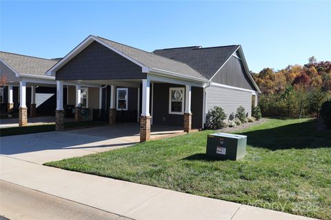 Photo of 2822 15th Avenue Place SE, Hickory, NC 28602 (MLS # 4320098)