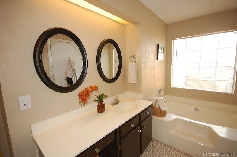 Olde Whitehall - Residential