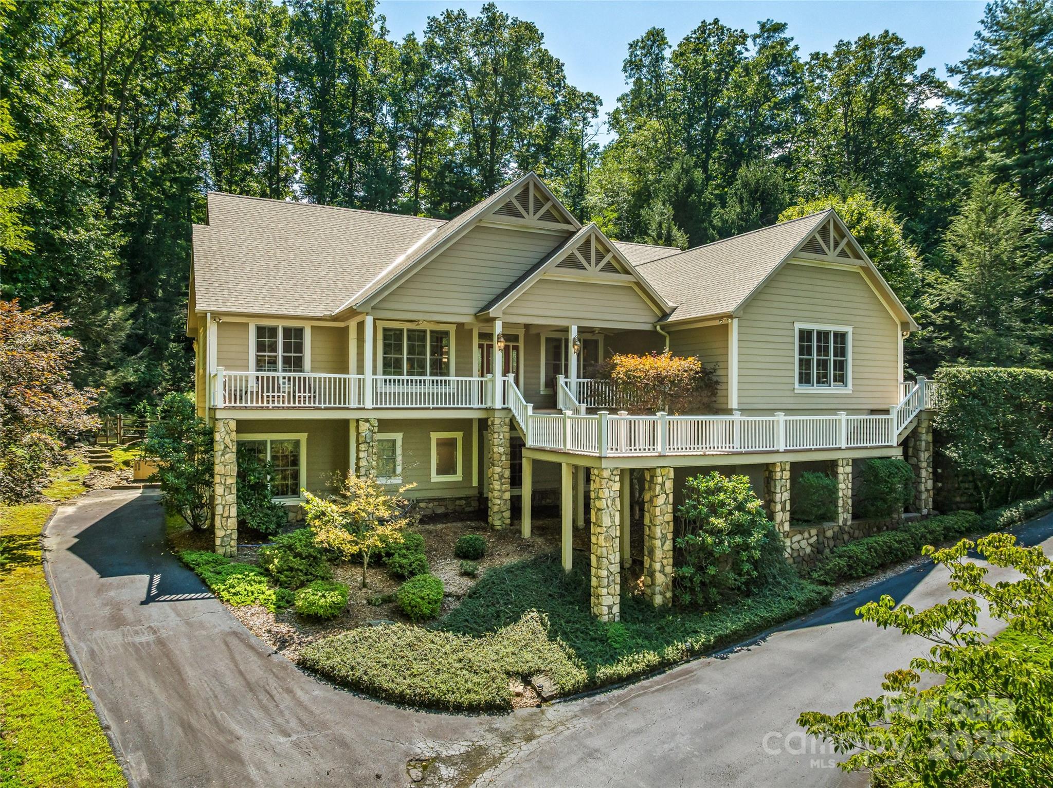 220 Amblewood Trail