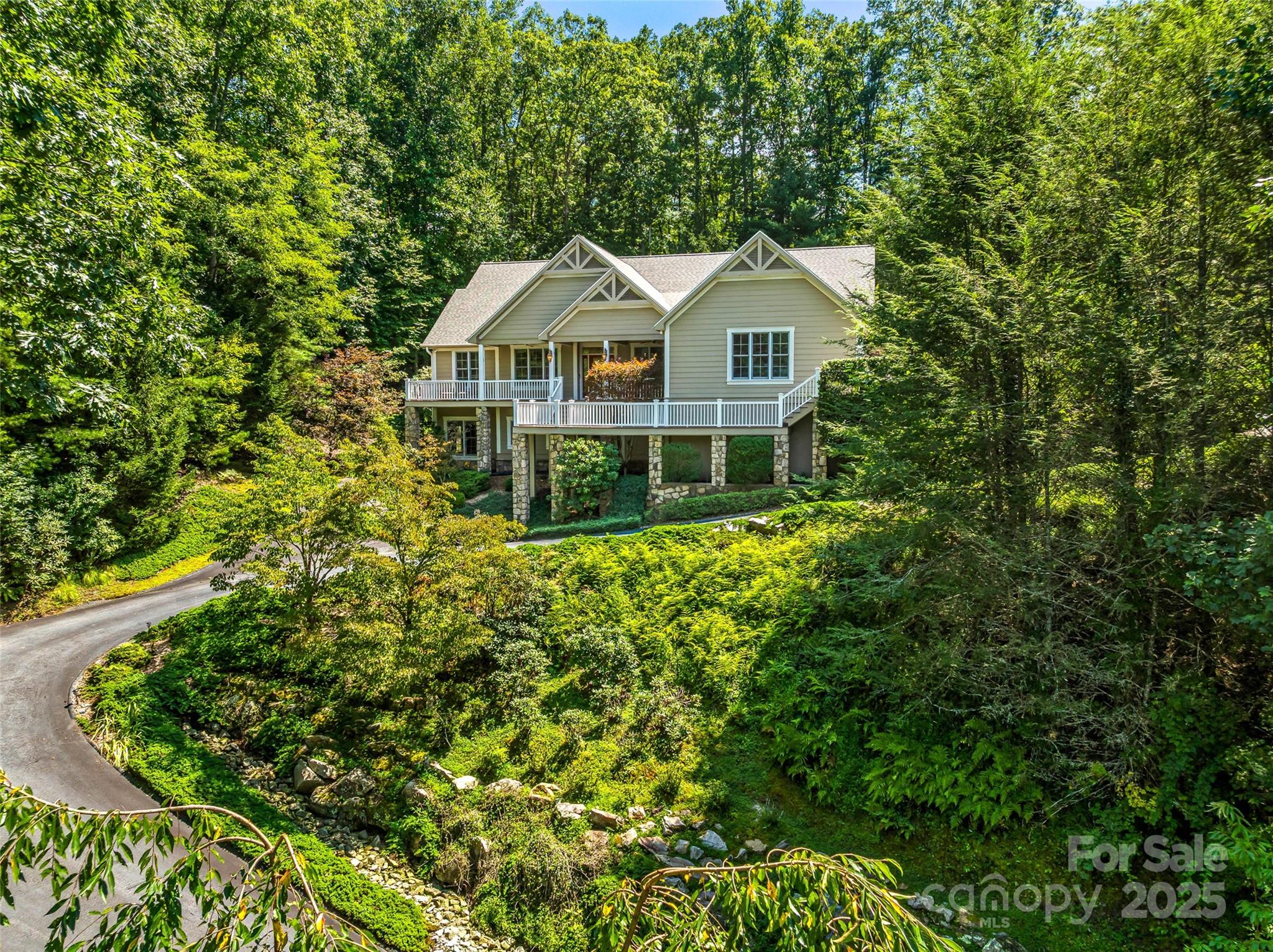 220 Amblewood Trail