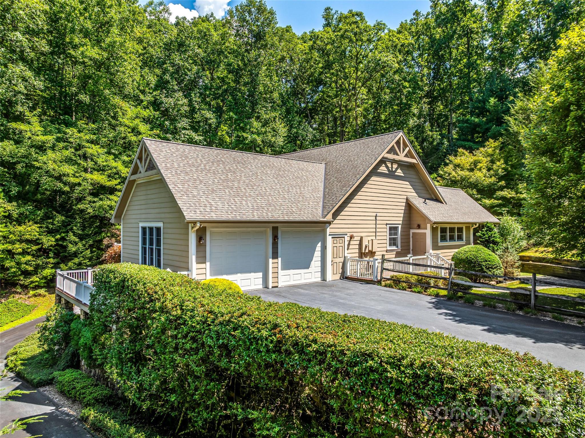 220 Amblewood Trail