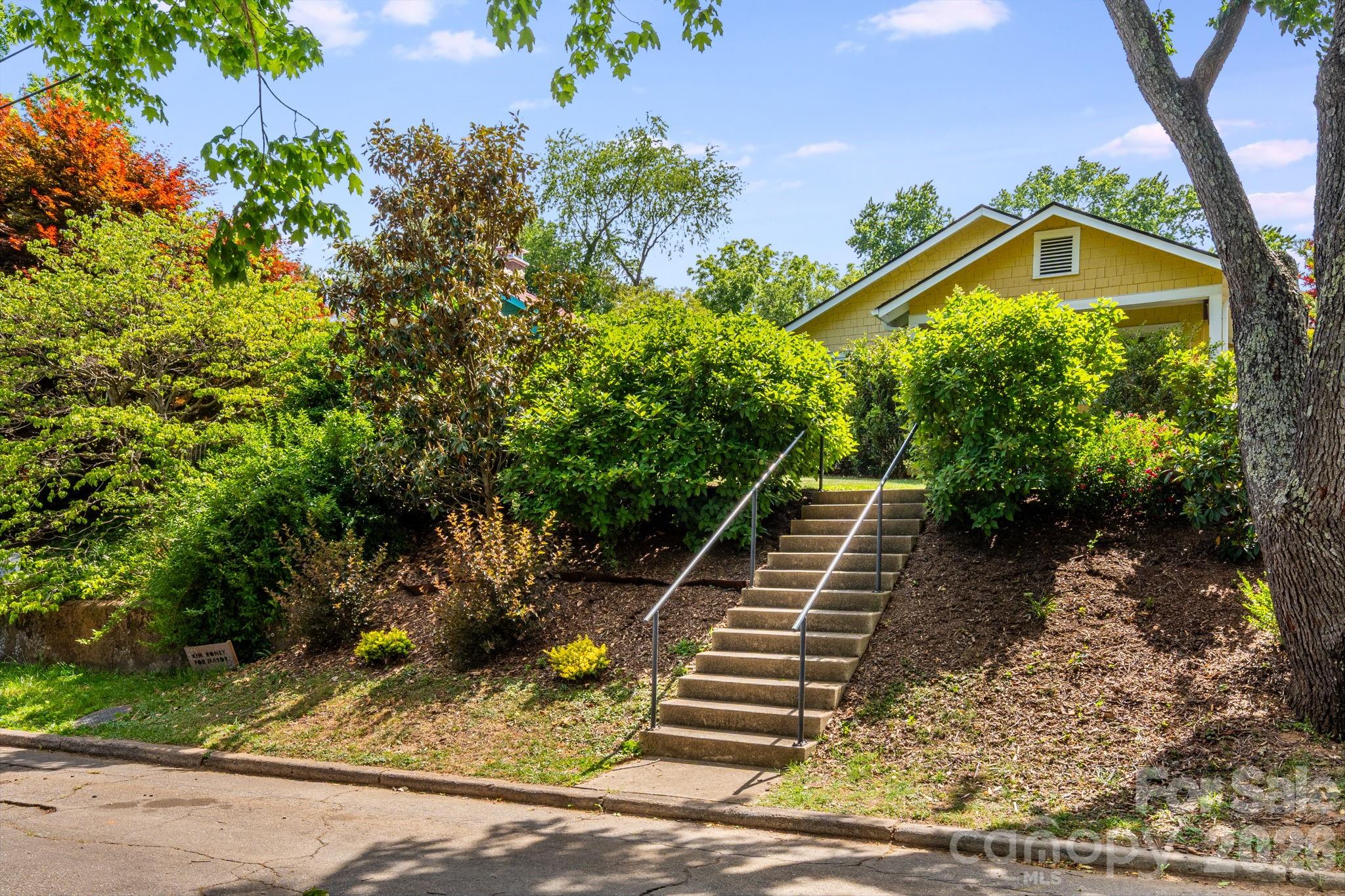 72 Woodlawn Avenue