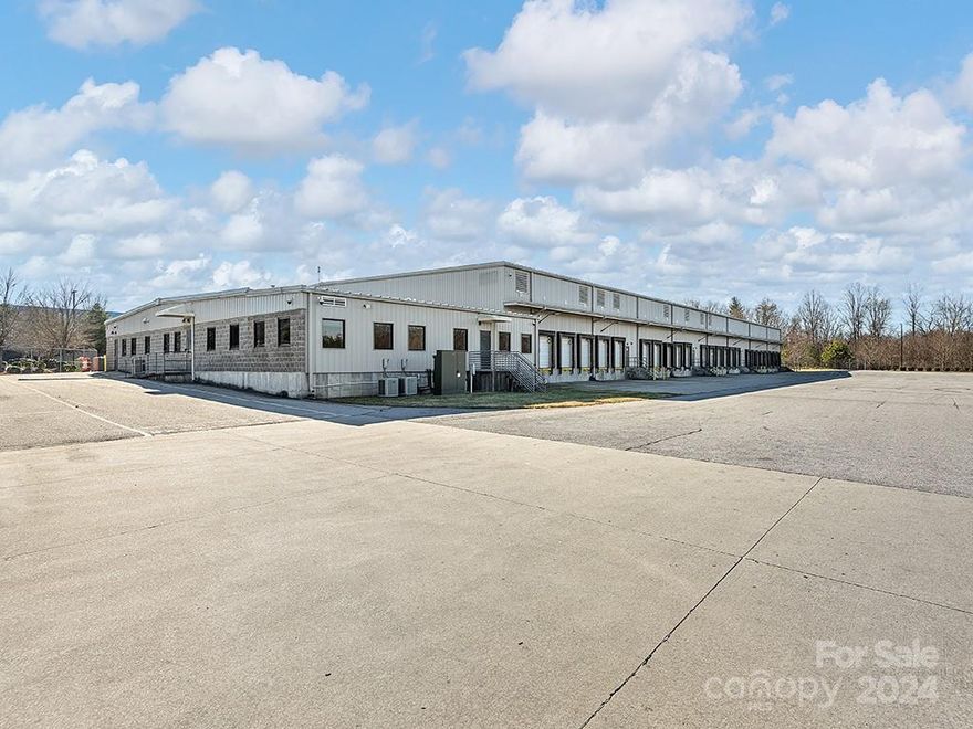 This distribution facility is being presented for sublease.  It contains 5,917 sf of office and 83,911 sf of warehouse.  It has 10 drive in doors - 3 measure 14' x 16', 6 measure 18' by 16' and 1 measures 11' by 16'.  25 dock high doors on the north side of the property provide great opportunities for material and process flow across the facility.
This property is being presented as a sublease. 
Secure site provides 120 employee parking spaces, 117 parking spaces inside the fenced yard, and 15 trailer storages spaces.