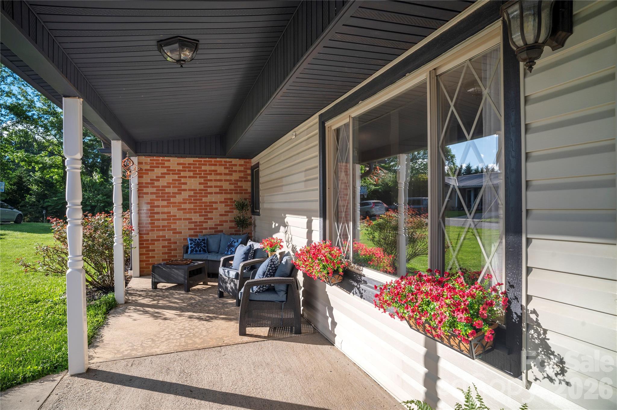 98 N Pinecrest Lane