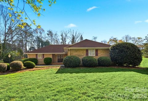 Photo of 5523 Pine Lake Court, Hickory, NC 28601 (MLS # 4360684)