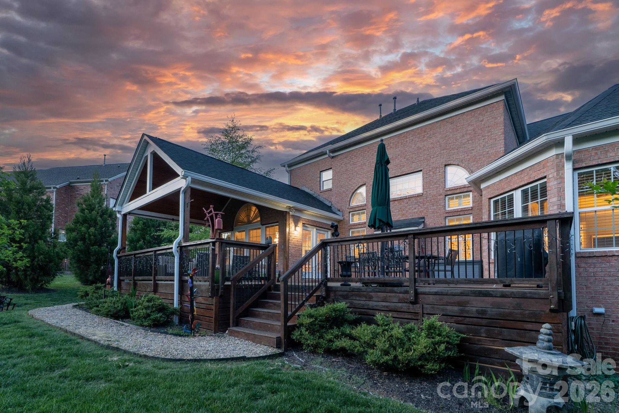 7122 Yellowhorn Trail