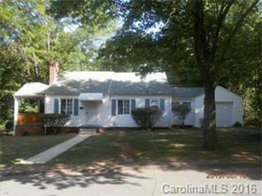 Updated Bungalow.  hardwoods Throughout, Covered Side Porch, Large L/R, Renovated Eat-In-Kitchen w/Stainless Steel Appliances, Dishwasher, new Counter Tops, Master B/R wi His & Her Closets.  2nd Lg BR, Renovated Bathroom, New Tub, Vanity , Attached Garage.  Centrally Located.  Direct Access to Panthers Stadium, Uptown Charlotte, Time Warner Arena, Restaurants, BB&T Ball Park, South Charlotte & more.  Vacant.  Updated eat in kitchen and bathroom.  Corner lot, private side porch - covered.
