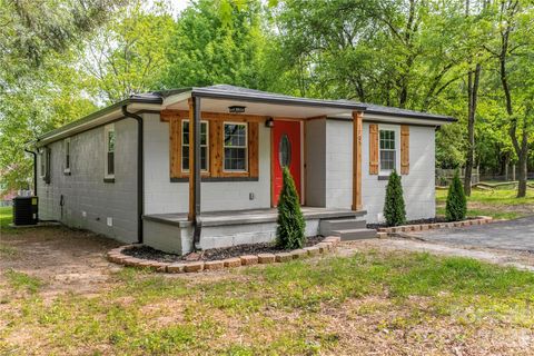 1705 E Cloaninger Avenue Statesville NC 28625