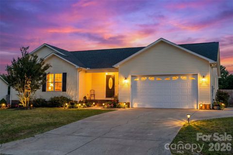 Photo of 158 Autumn Woods Drive, Kings Mountain, NC 28086 (MLS # 4382691)