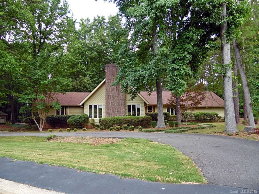 Sprawling ranch w/loft in gated River Hills community! Home features vaulted family room w/fireplace, large kitchen w/breakfast area, formal dining, loft w/balcony & spacious master w/private deck access. Natural back yard is perfect for barbecue or enjoying a good book. Community if full of amenities including tennis, swimming, fitness center, security, clubhouse & more! Strongly encouraged that offers include proof of funds/pre-approval & is required for seller's final acceptance