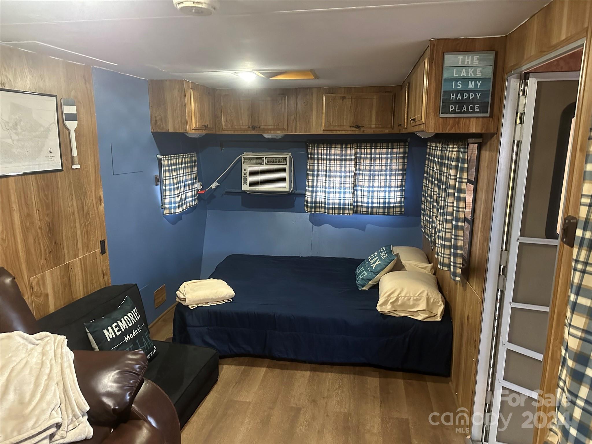 Twin Harbor - Residential