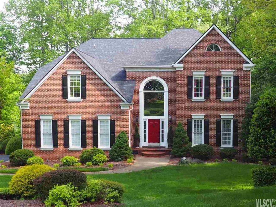 BEAUTIFUL EXECUTIVE HOME NEAR CATAWBA COUNTRY CLUB. LESS THAN AN HOUR TO CHARLOTTE. 4 BEDROOM 4.5 BATHS WITH BASEMENT. MAIN LEVEL MASTER SUITE. FROM THE MOMENT YOU ENTER YOU'LL BE IMPRESSED WITH THE QUALITY AND DETAIL. TWO-STORY GREATROOM WITH ARCHED WINDOWS. SPACIOUS FORMAL DINING ROOM. KITCHEN IS WELL EQUIPPED FOR GOURMET COOKING AND THERE IS A BREAKFAST DINING AREA FOR CASUAL MEALS. THREE BEDROOMS, TWO BATHS AND A HUGE BONUS ROOM ARE UPSTAIRS. BASEMENT IS PARTIALLY FINISHED AND IS THE PERFECT PLACE FOR FAMILY GAME NIGHTS. TAKE A GOLF CART TO CATAWBA COUNTRY CLUB AND ENJOY FINE DINING, A DONALD ROSS GOLF COURSE AND SWIMMING POOL. EVERYTHING YOU COULD ASK FOR!!