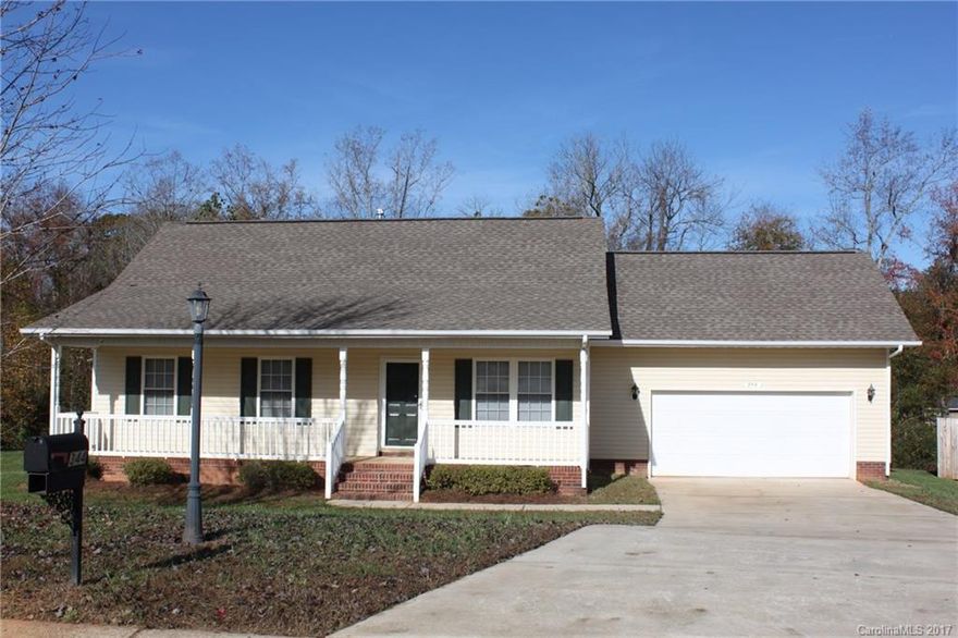 Fabulous 3 BR, 2ba, 2 car garage house in Faulkner Ridge. Inviting large long front porch, huge family room with cathedral ceiling, recessed lights and ceiling fan. Open spacious kitchen with plenty of counter space and cabinets. All appliances including brand new refrigerator with icemaker. master bedroom with vaulted ceiling, master with garden tub. Two more bedrooms. All BRs with ceiling fan. new paint, termite warranty, Brand new Deck, large private backyard. Must See!