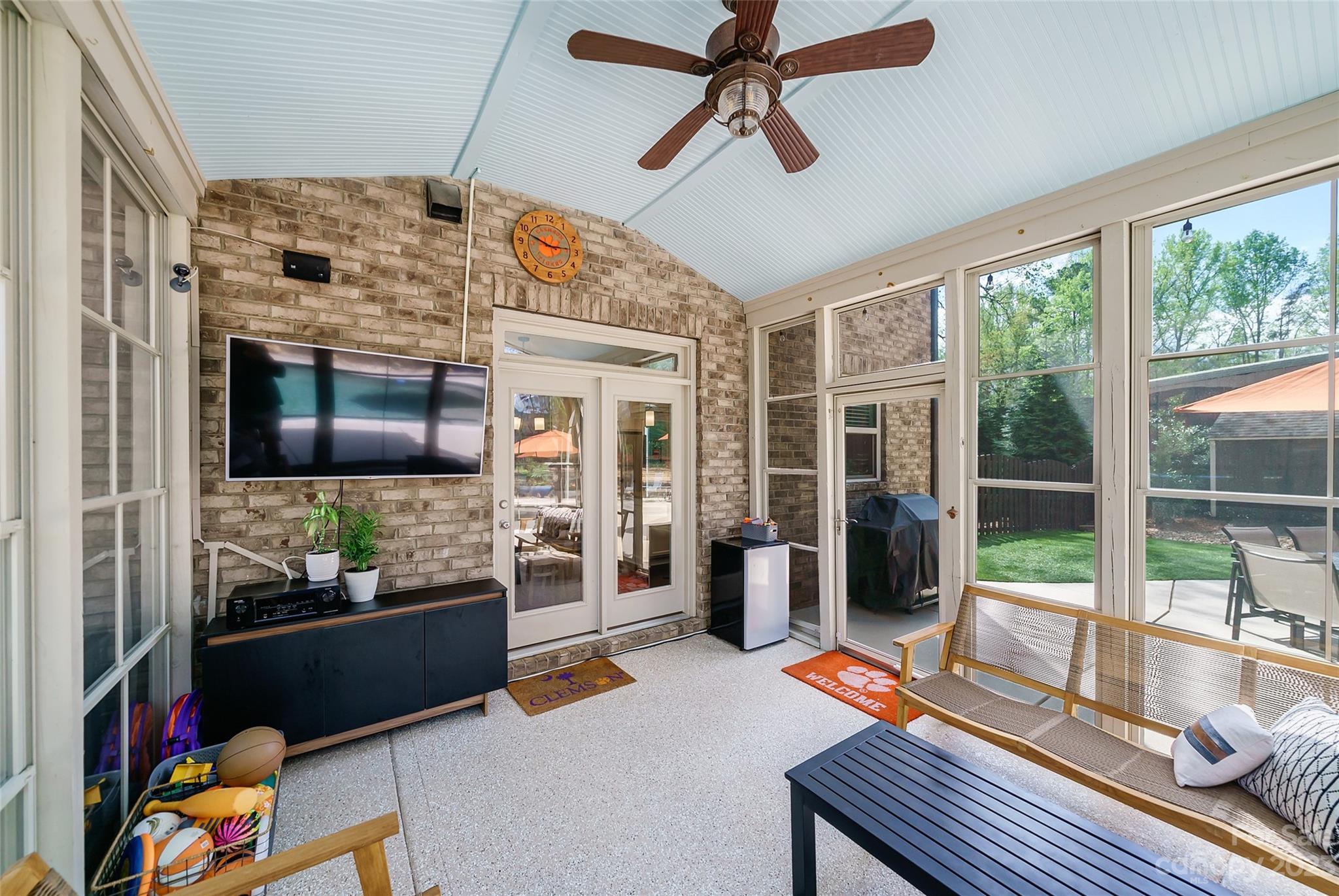 Barber Rock - Residential