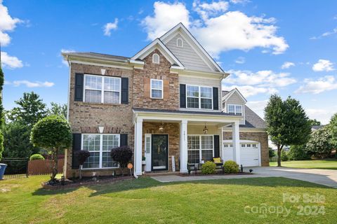 Single Family Residence in Matthews NC 3011 Shady Knoll Circle.jpg