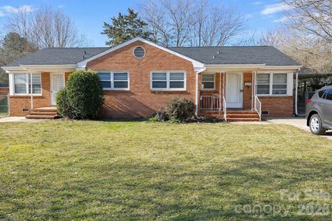 Photo of 310 Hollis Road, Charlotte, NC 28209 (MLS # 4343083)