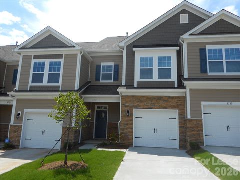 Photo of 8731 Harris Lake Lane, Charlotte, NC 28269 (MLS # 4355352)
