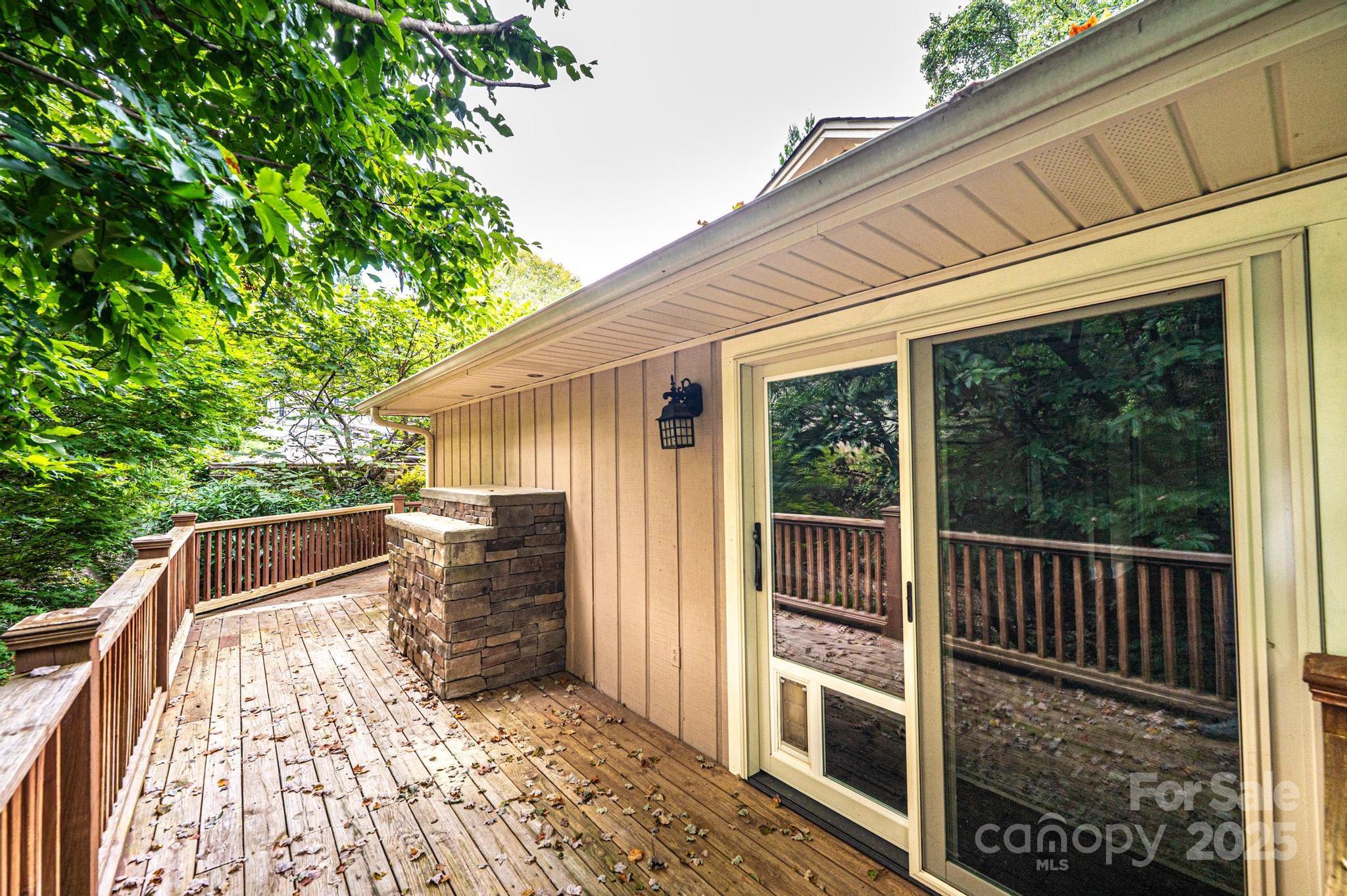 6164 N Knoll Place 8