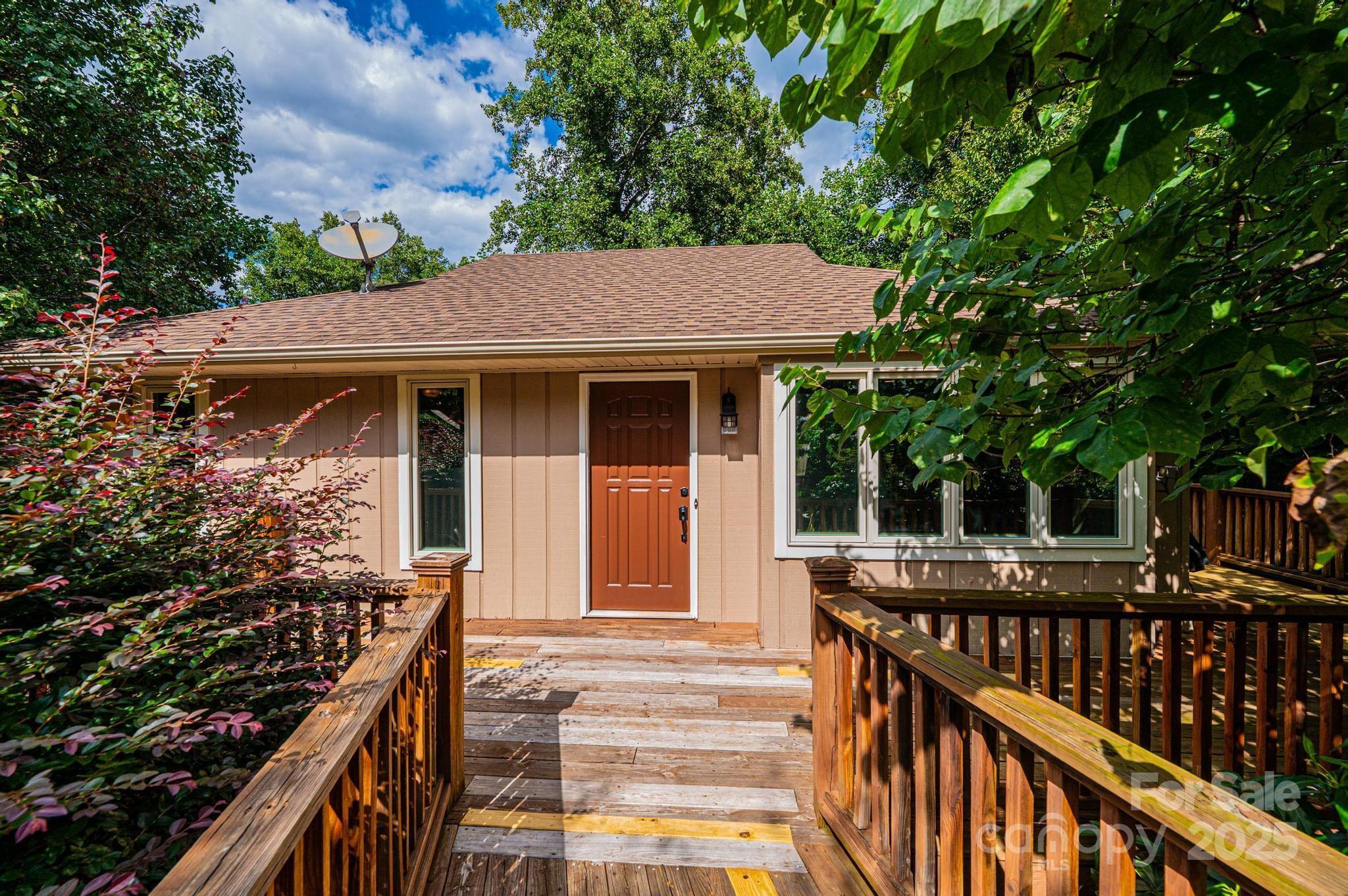 6164 N Knoll Place 8