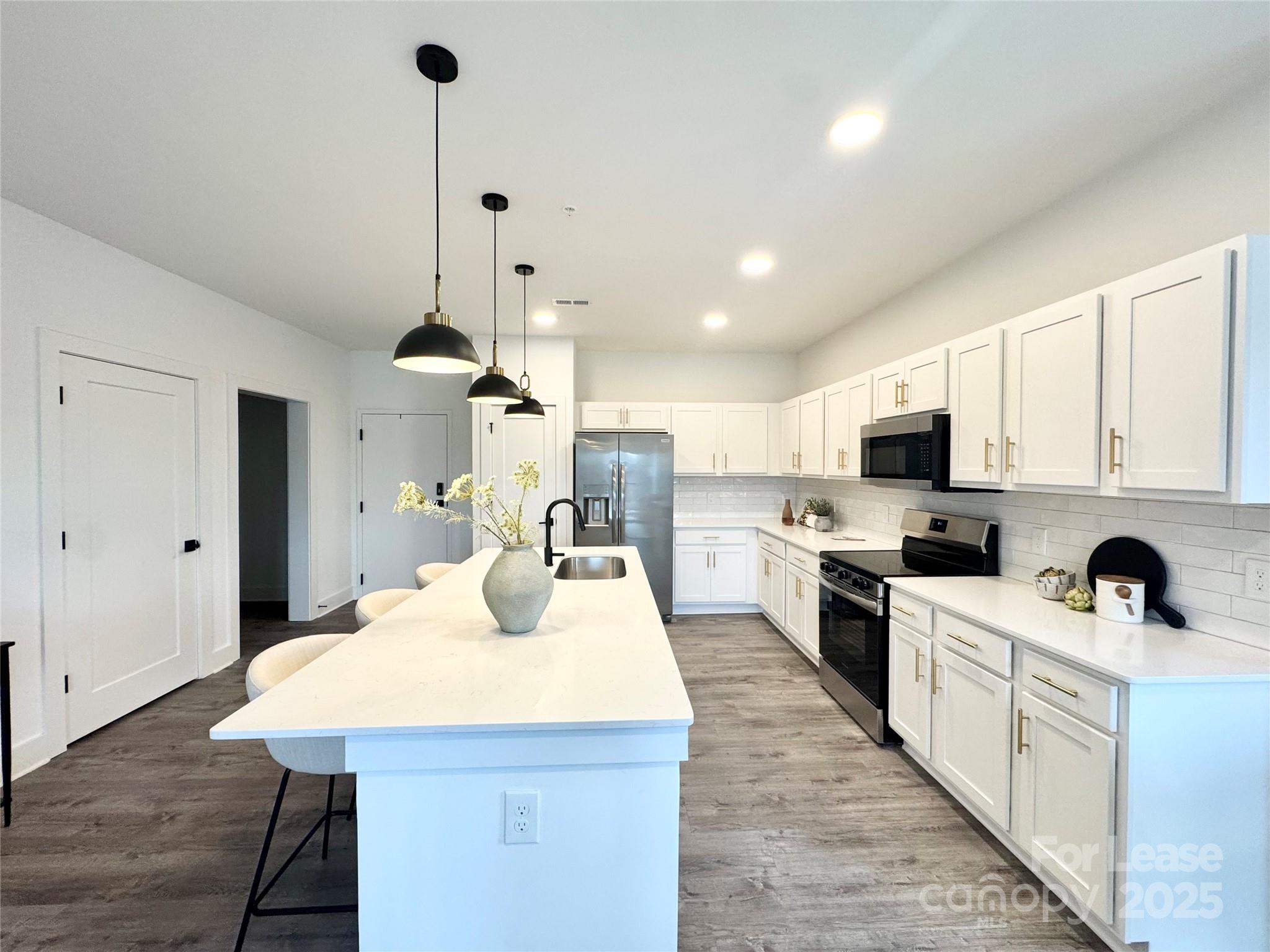 175 W Black Street 201