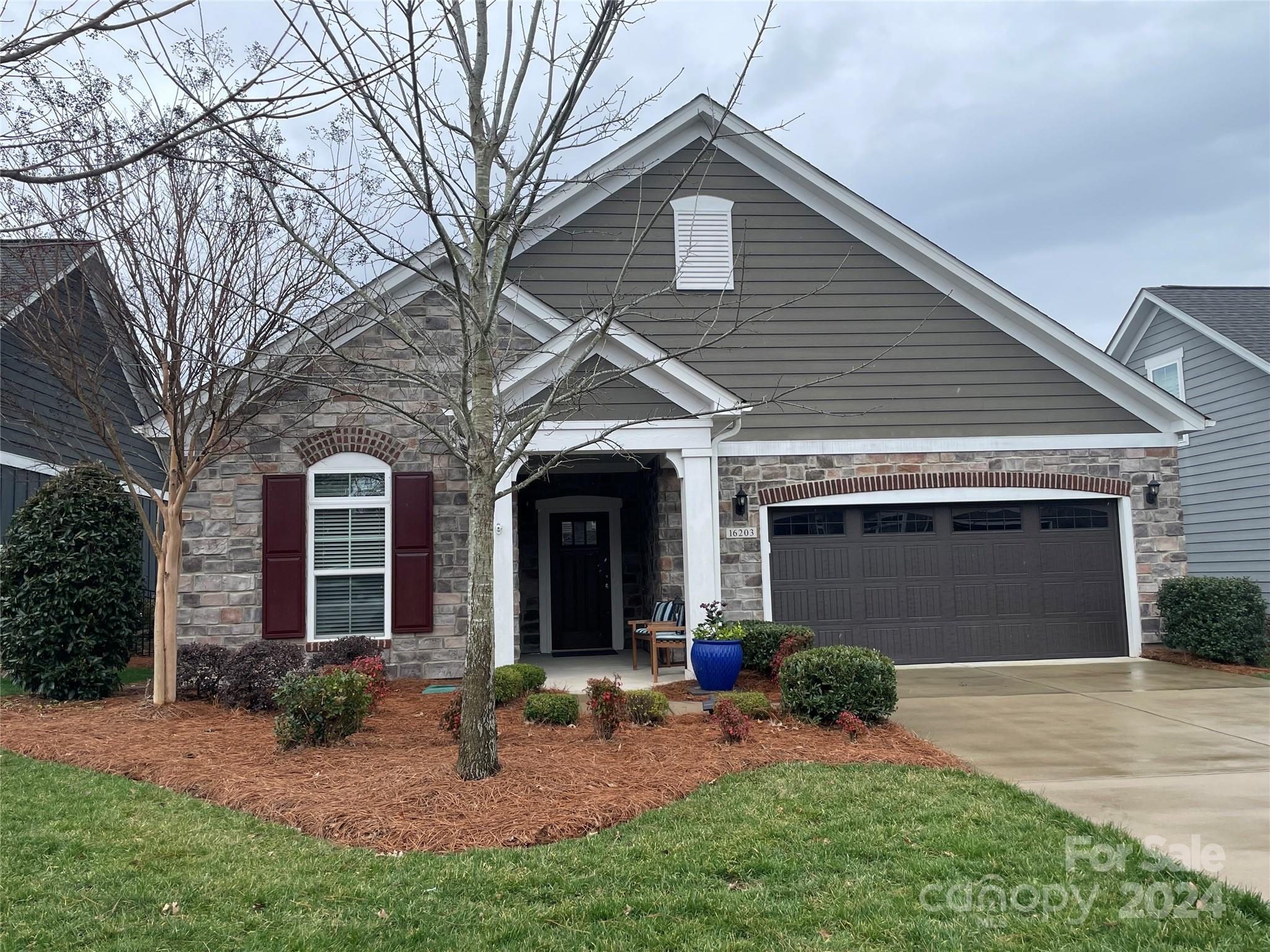 The Courtyards on Lake Norman - Residential